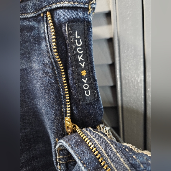 A Bundle of 2 - NOBO Summer Crop (Size L) & Lucky Brand Jeans (Size 12) - Picture 6 of 11